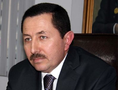 Vali'nin arabası şarampole düştü