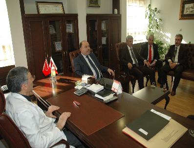 YAKUP ÇELIK - Belediye Başkanı Çelik: 300 Yataklı Bölge Hastanesinin Temeli Bu Sene Atılacak