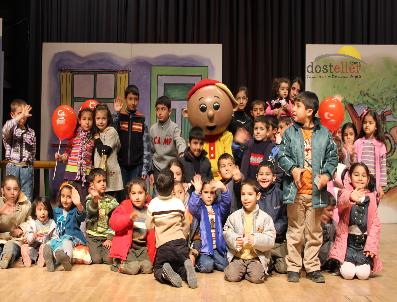 CAILLOU - Adana Dosteller Derneği Çocuklara Tiyatro Heyecanı Yaşattı