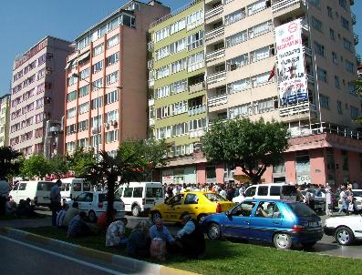 KEMAL DEMIREL - Bursa‘Da Eski Bağ-Kur Binası 3,7 Milyon Liraya Satıldı