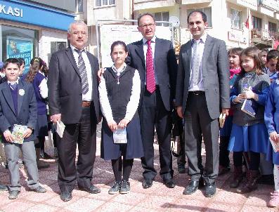 Öğrenciler Okuma Eylemi Yaptı