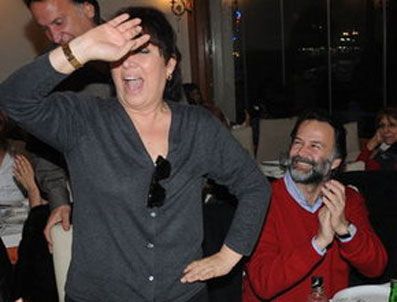 OYA BAŞAR - Oya Başar aşk sarhoşu!