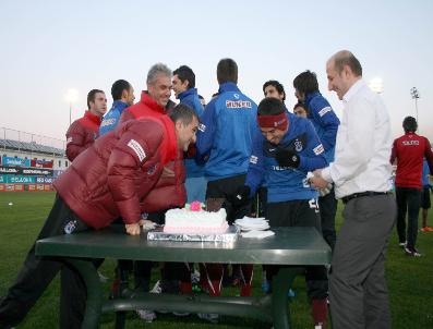 GIRAY KAÇAR - Trabzonspor‘Da Umut Ve Giray‘A Doğum Günü Kutlaması