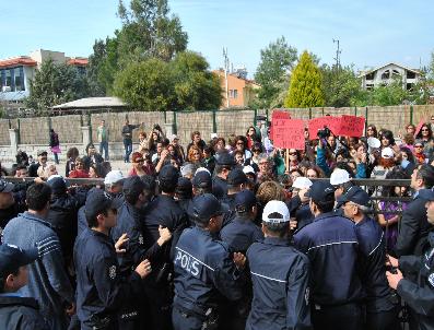 Kadınlar Polislerden Güçlü Çıktı