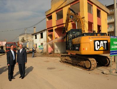 Yol Açmak İçin 5 Bina Yıkıldı