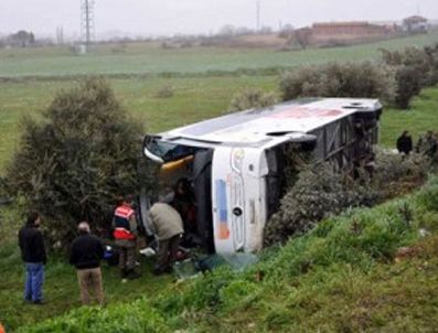 Otobüs şarampole devrildi: 5 ölü 38 yaralı