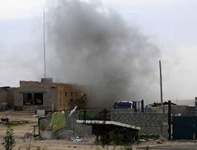 MISRATA - Kaddafi Misrata kentine bomba yağdırıyor