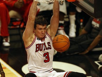 Chicago Bulls - Jersey Nets maçında Ömer Aşık şov yaptı