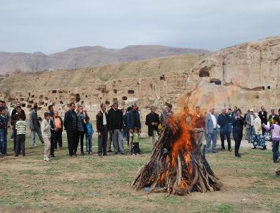 NEVROZ - Antik Kent’Te 3 Dilli Nevroz