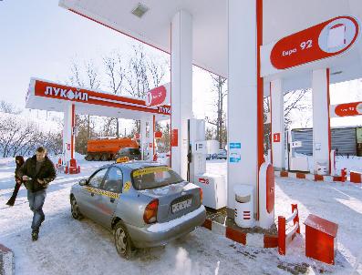 Petrol Fiyatları Artıyor, Dolar Zayıflıyor; Varil 120 Dolar Olursa, Dolar 27 Rubleye Düşec