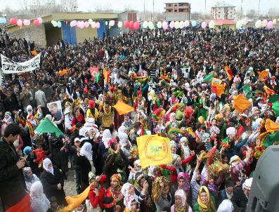 NIMET SEZGIN - Bulanık’Ta Olaysız Nevruz