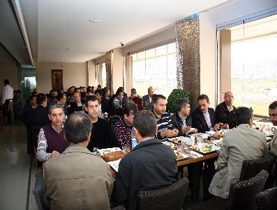 OMURCA - Eğitim Bir-Sen Genel Sekreteri Özer: Meydanlarda Darbe Savarlık Yapıyoruz