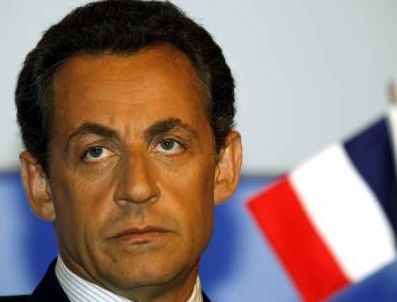 Sarkozy Popülaritesini Canlandırma Peşinde
