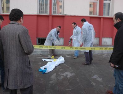 BAHRİYE ÜÇOK - Sevgilisinden ayrıldı intihar etti