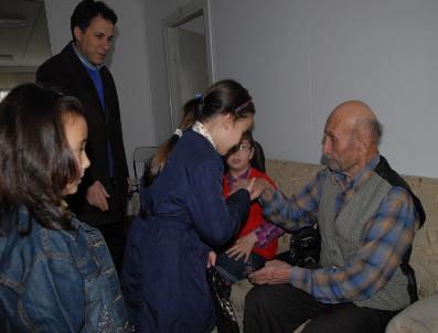 Çocuklar Huzurevi Sakinleriyle Biraraya Geldi