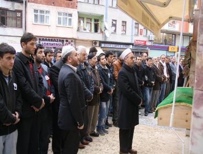 Halı Sahada Top Oynarken Hayatını Kaybeden Üniversite Öğrencisi Toprağa Verildi