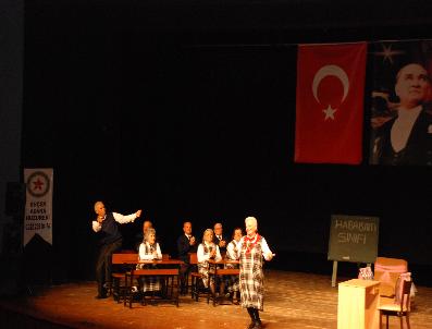 Huzurevinde Kalan Yaşlıların ‘Hababam Sınıfı’ Gerçeğini Aratmadı