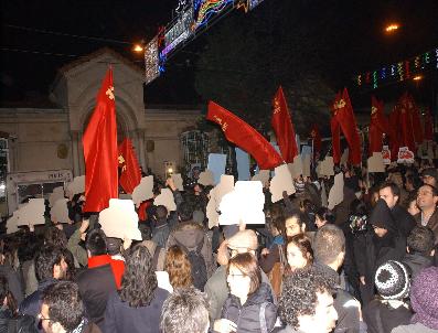 Libya’Ya Düzenlenen Hava Saldırısı Taksim’De Protesto Edildi