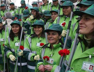 Sokak ve caddelere 'kadın eli' değdi