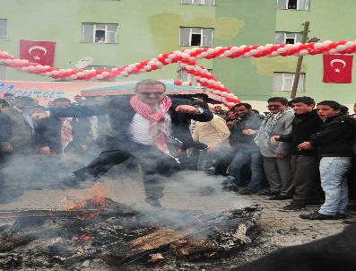 FERMAN YıLDıRıM - Vali Karaloğlu, Bayramı Kürtçe Kutladı: Nevruz Piroz Be