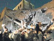 Kaddafi'nin karargahına hava saldırısı düzenlendi