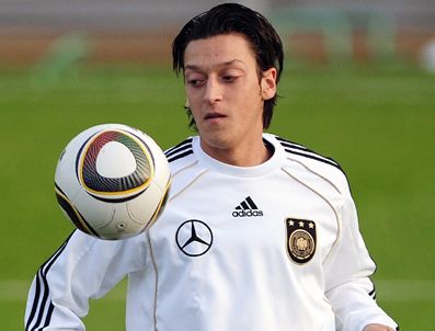 Mesut Özil: Dünyanın en iyisi olmak için henüz yolun yarısındayım