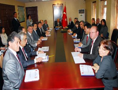 MEHMET ÖZER - Adana İl Gençlik Komisyonu Toplandı