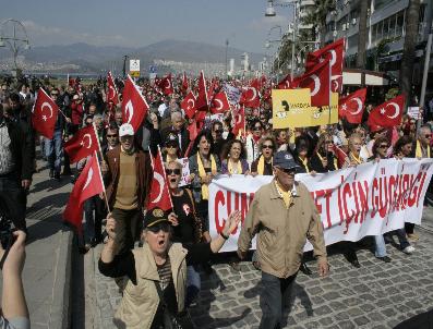 DURSUN ÇIÇEK - İp Destekli Eylemde Subay Eşleri, Doğan‘In Eşinin Ardından Yürüdü