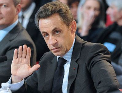 Sarkozy kararından vazgeçmiyor
