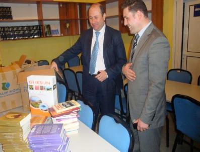 Gurbette Köylerini Unutmayıp Eynesil’Deki Köylerine Kitap Gönderdiler