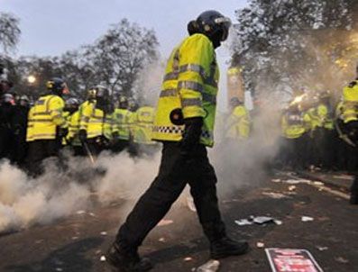 HYDE PARK - Londra karıştı: 4 polis yaralı, 13 gözaltı