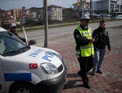 Radara Yakalanan Sürücü Mobilya Mağazasına Kaçtı