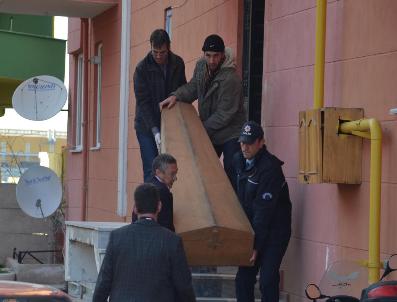 Rakı Alamadı Kolonya İçti Hayatını Kaybetti