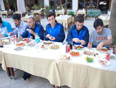 Adana Demirspor Konuk Ettiği Ofspor‘a Kebab İkram Etti