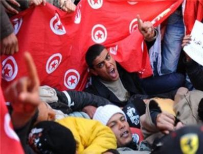 Yeni Tunus'u inşa etmek isteyen siyasetçilerin gözünü çevirdiği ülke şimdi Türkiye