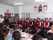 Ahi Koleji Öğrencileri Düzenledikleri Kermesle Kardeş Okula Projeksiyon Cihazı Aldı