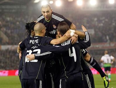 Real Madrid deplasmanda Santander'i 3-1'lik skorla geçti