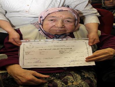 MUSTAFA TUNA - 86 Yaşından Sonra Okuma Yazma Öğrendi