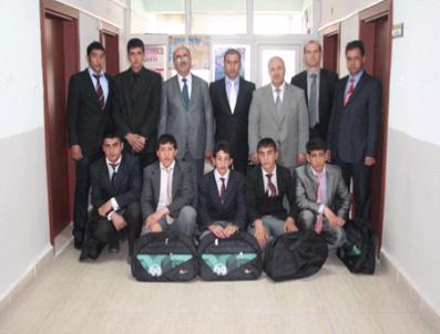 Başarılı Güreşçilere Kaymakamdan Hediye