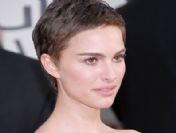 Oscarlı ünlü oyuncu Natalie Portman, gençlik yıllarında uyuşturucu kullandığı söyledi.