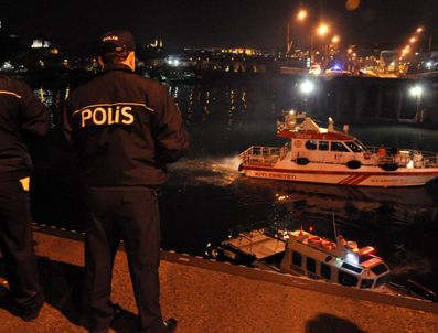 UNKAPANı - Otomobil Haliç'in soğuk sularına gömüldü