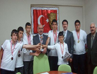 TAYTAN - Özel Gündüzalp İlköğretim Atletizmde Manisa Şampiyonu Oldu