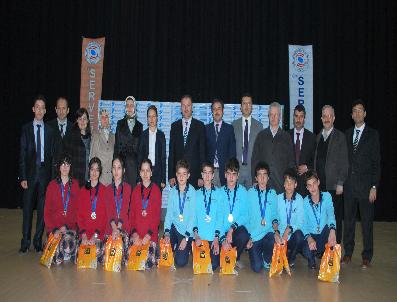 SERVERGAZI - Servergazi İlköğretim, Mafetya’Dan Altın Madalyayla Döndü