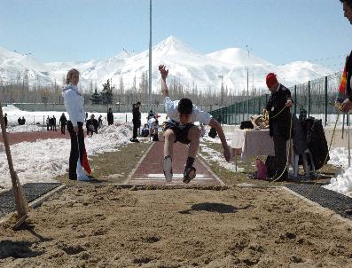 Atletizm Müsabakasına Kar Rötarı
