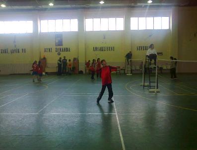 Çan Özer İlköğretim Okulu Badminton Takımı İl Birincisi Oldu