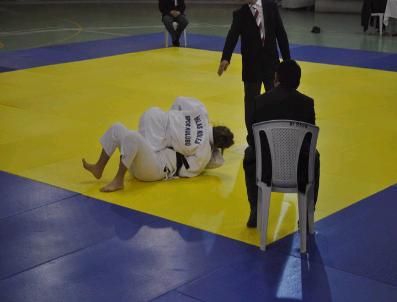 BURHAN FELEK - İhlas Koleji Judoda İstanbul Şampiyonu