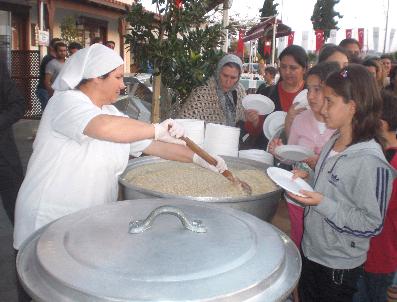 SELAMI KAPANKAYA - Kaş‘ta Turizm Haftası Açılışında Keşkek Dövüldü