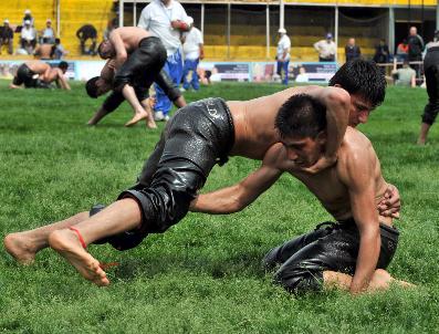 Kepez Belediyesi‘nin Düzenlediği ‘7. Geleneksel Yağlı Güreşler‘ Başladı