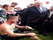 Bakan Gönül, Güreş İzledi