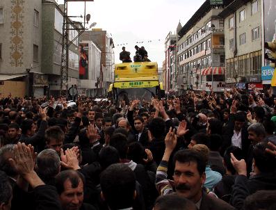 AYSEL TUĞLUK - Bdp‘nin Desteklediği Adaylara Coşkulu Karşılama